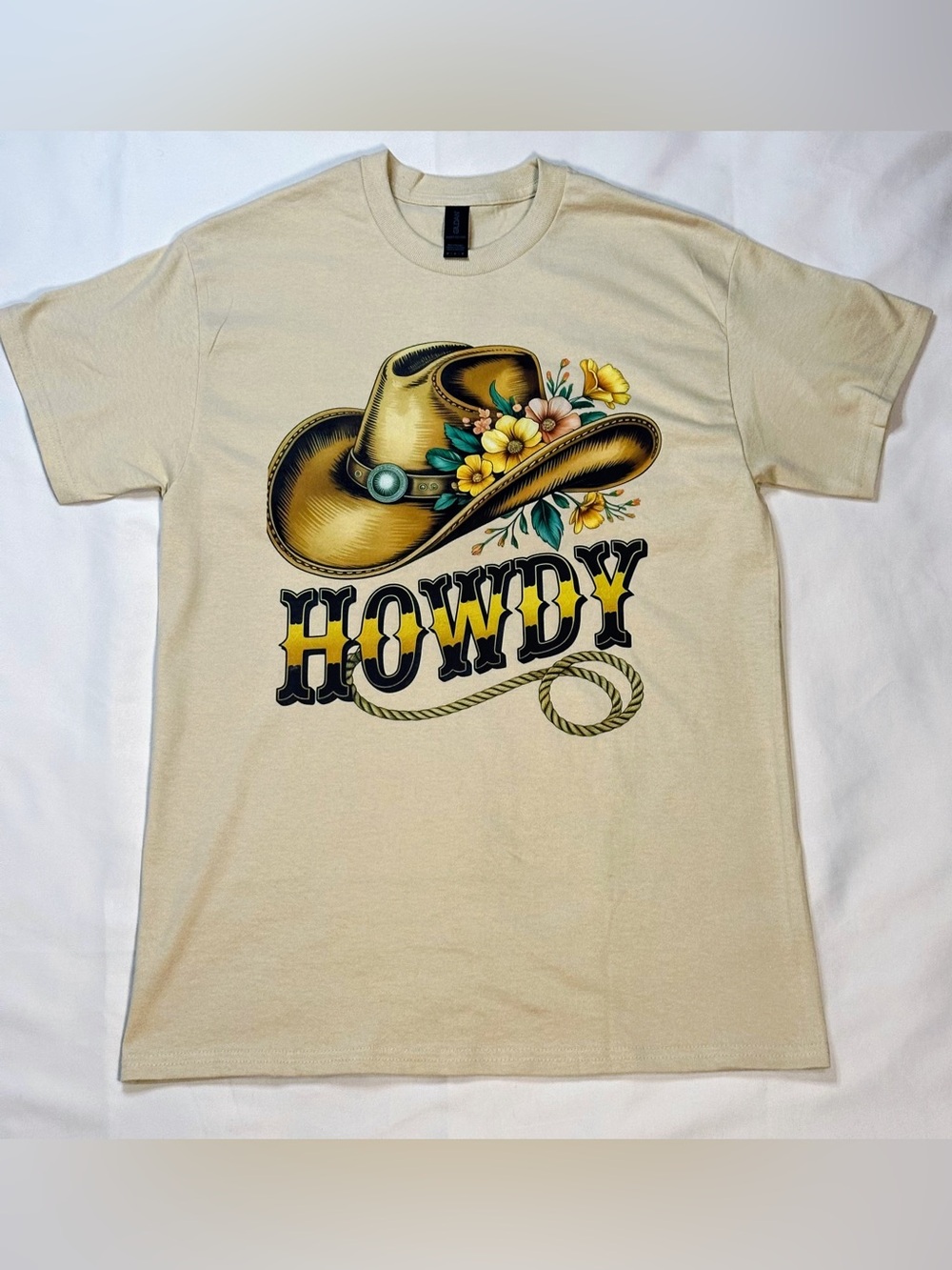 Cream "Howdy" Cowboy Hat Floral Graphic Tee Size Medium New Without Tags